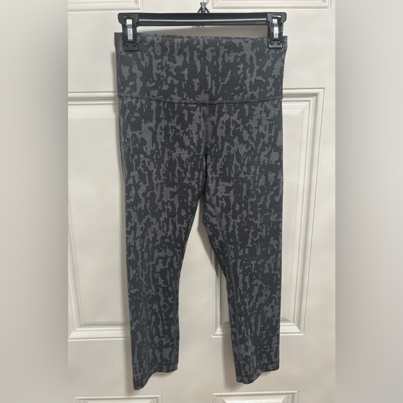 Lululemon Wunder Train High-Rise Tight 25” Gray Camo Print Leggings Size 6 - Picture 11 of 12